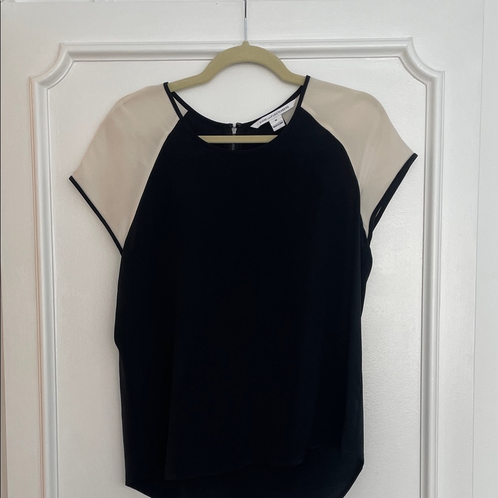 Diane Von Furstenberg Black and Cream Short Sleeve Blouse